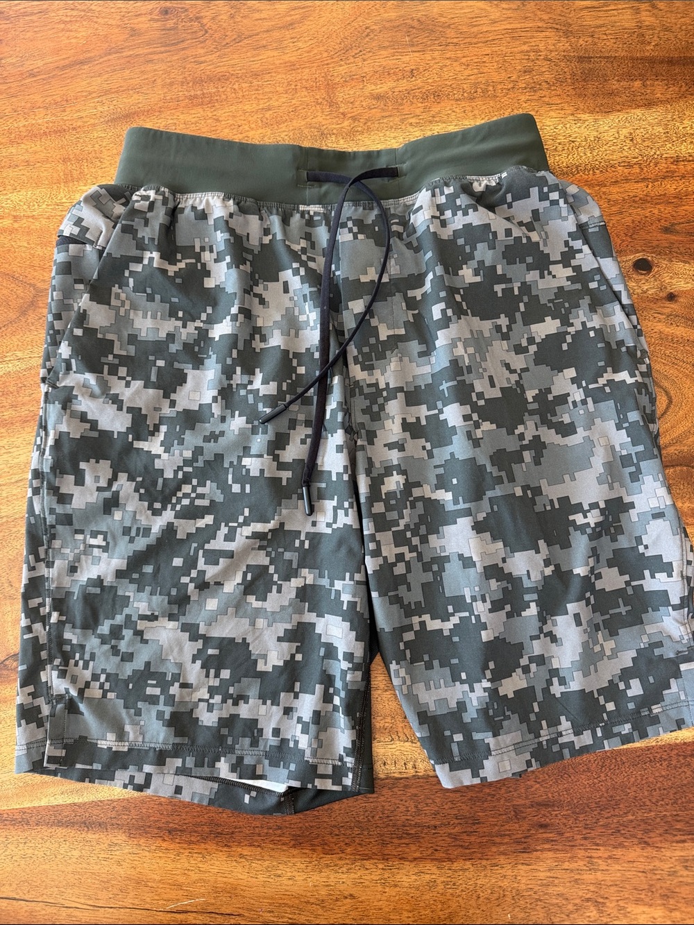 Men's Camouflage Lululemon Athletic Shorts - Green Gray Camo